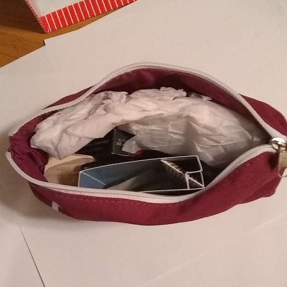 *LIPSTICK LINER LASHES 8-PC MAKEUP KIT & BAG, NIB - Picture 2 of 11